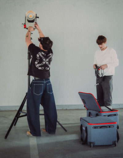 Behind the scenes op de clipset van Yalla Habiba.