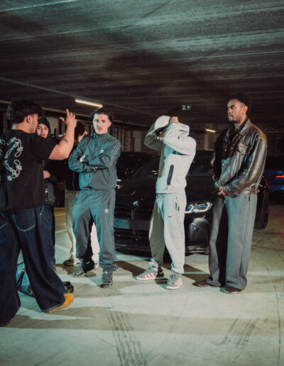 Behind the scenes op de clipset van Yalla Habiba